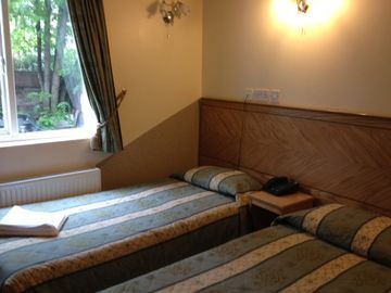 Kensington Pensión 3*