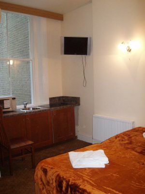 Kensington Pensión 3*