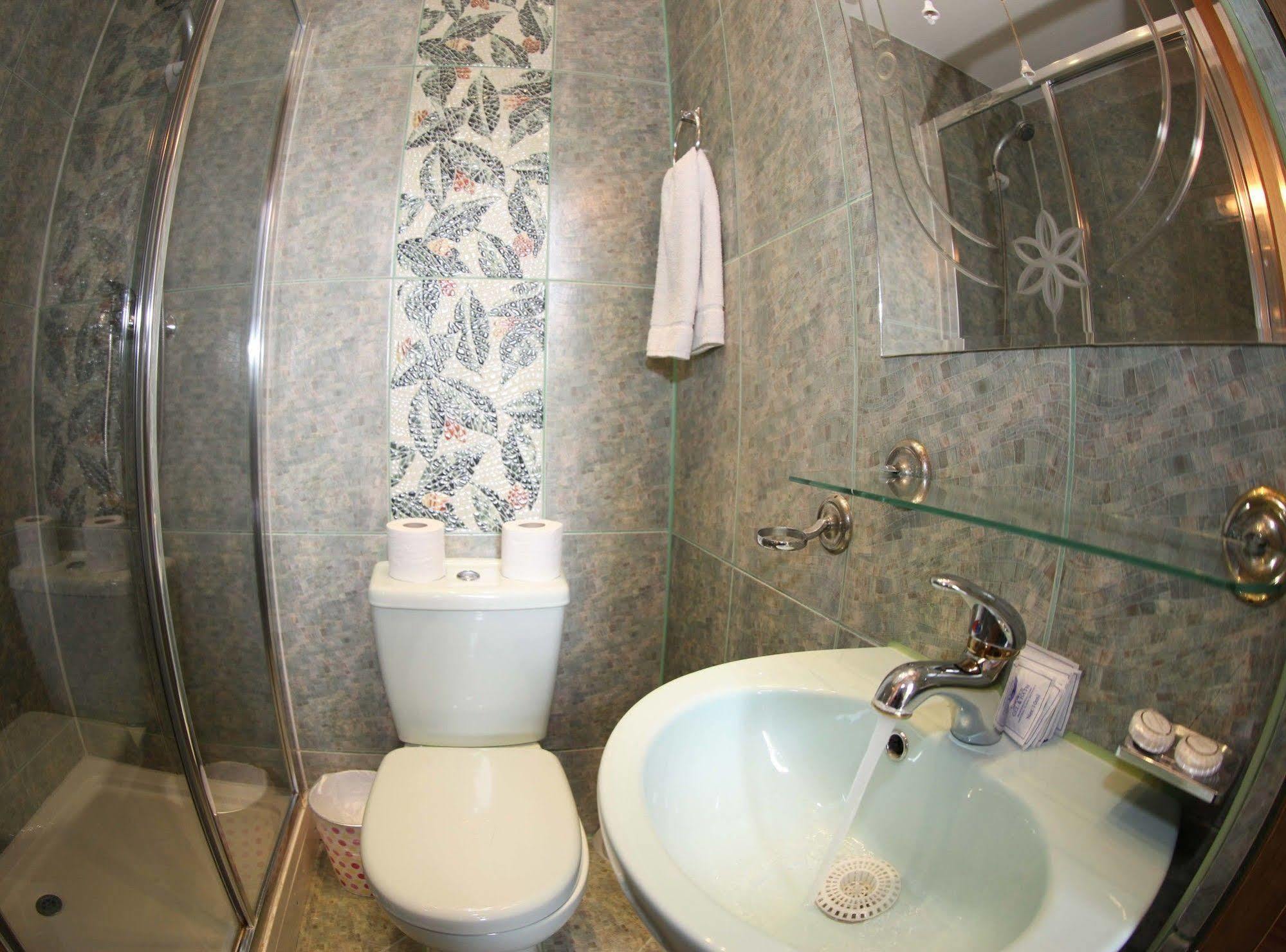 Kensington Pensión 3*
